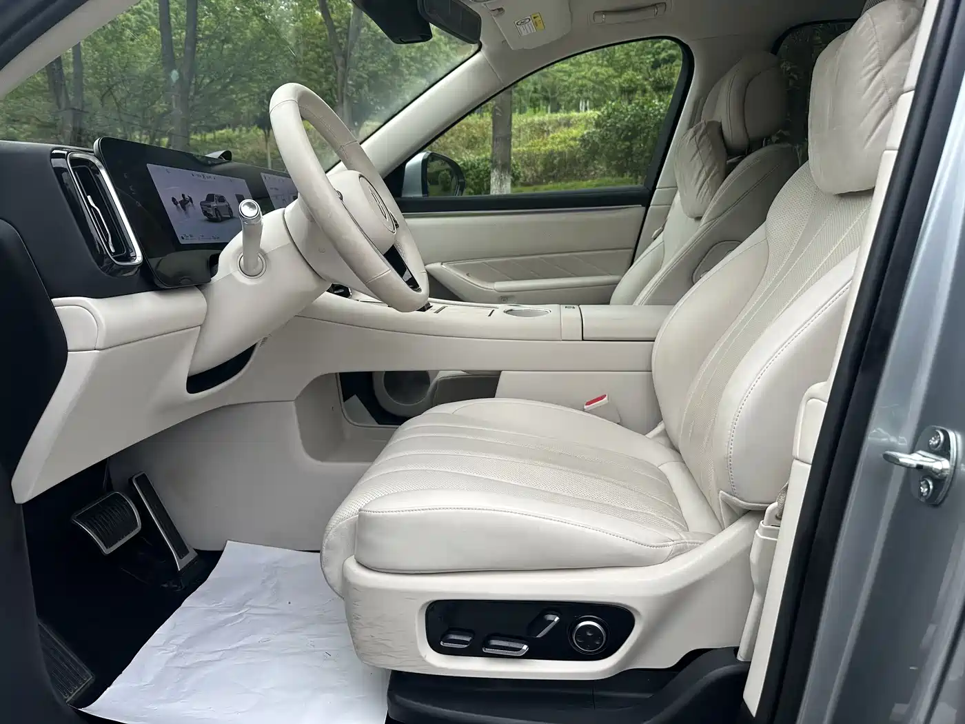 AITO Wenjie AITO M8 2025 Extended Range Ultra 53.4kWh 6-Seater фото 13