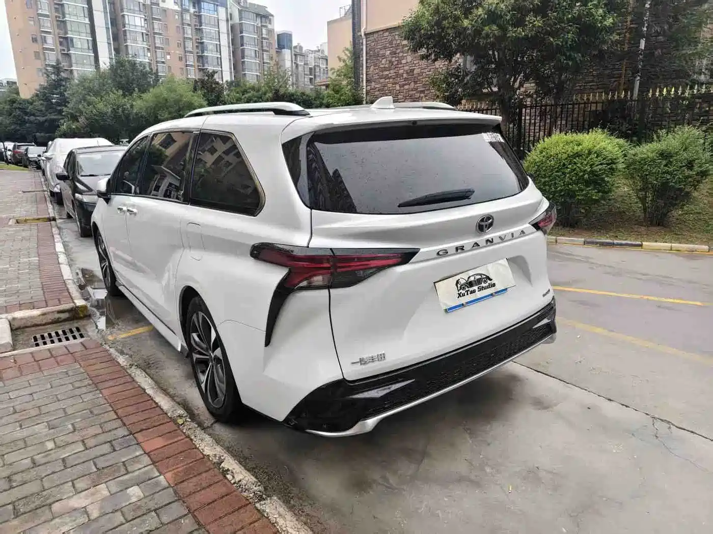 Toyota Granvia 2023 2023 2.5L Hybrid VIP Edition