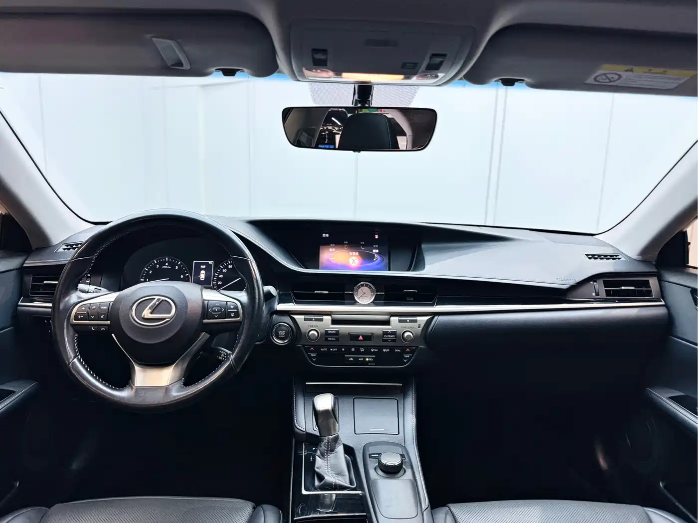 Lexus ES 2015 200 Elite Edition фото 18