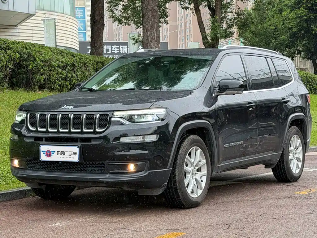 Photo 1 - Jeep Commander