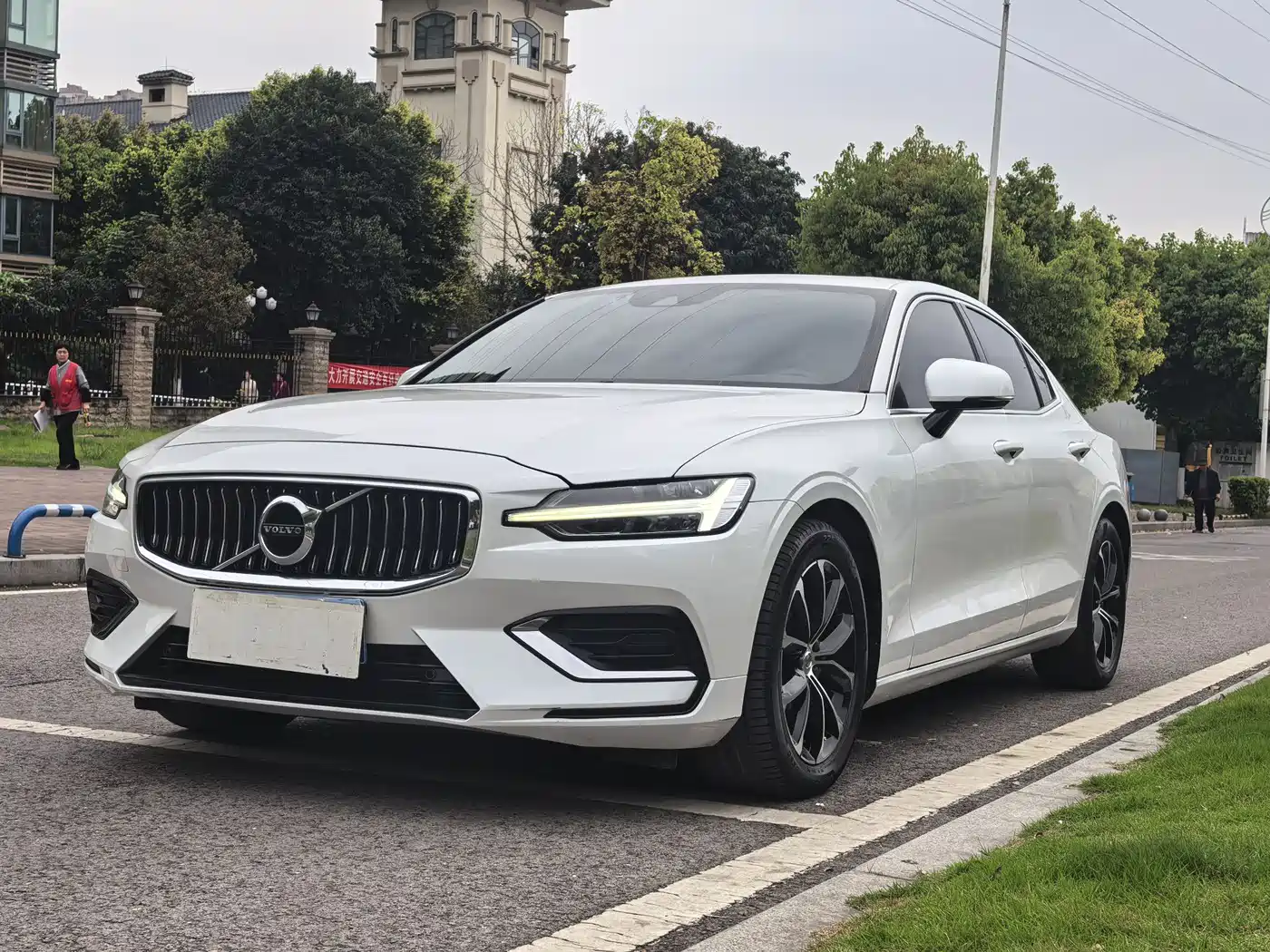 Фото 1 - Volvo S60