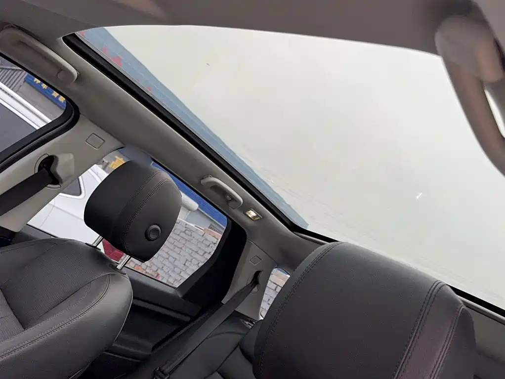Land Rover Discovery Sport 2019 240PS SE Edition China VI фото 9