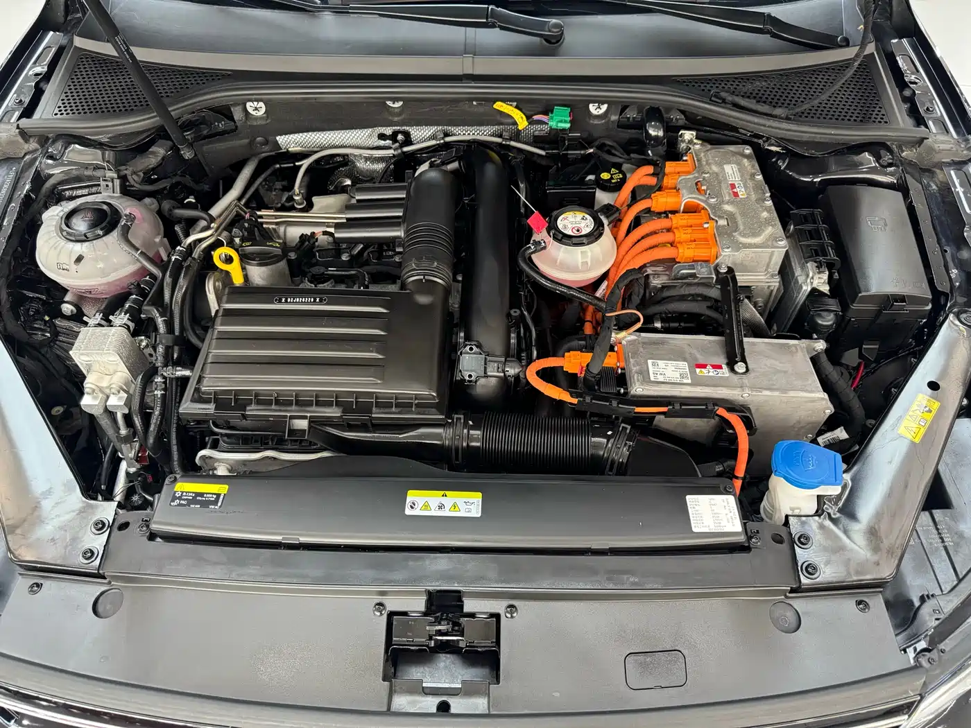 Volkswagen Magotan GTE Plug-in Hybrid 2022 GTE Luxury фото 9