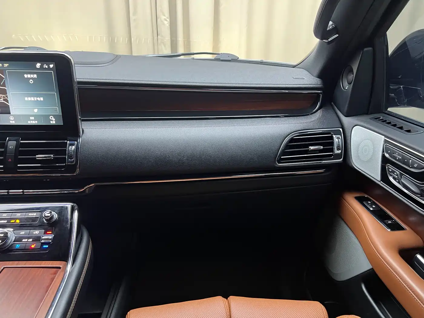 LINCOLN NAVIGATOR