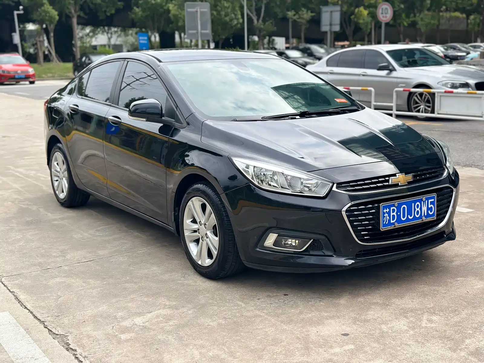 Photo 3 - Chevrolet Cruze