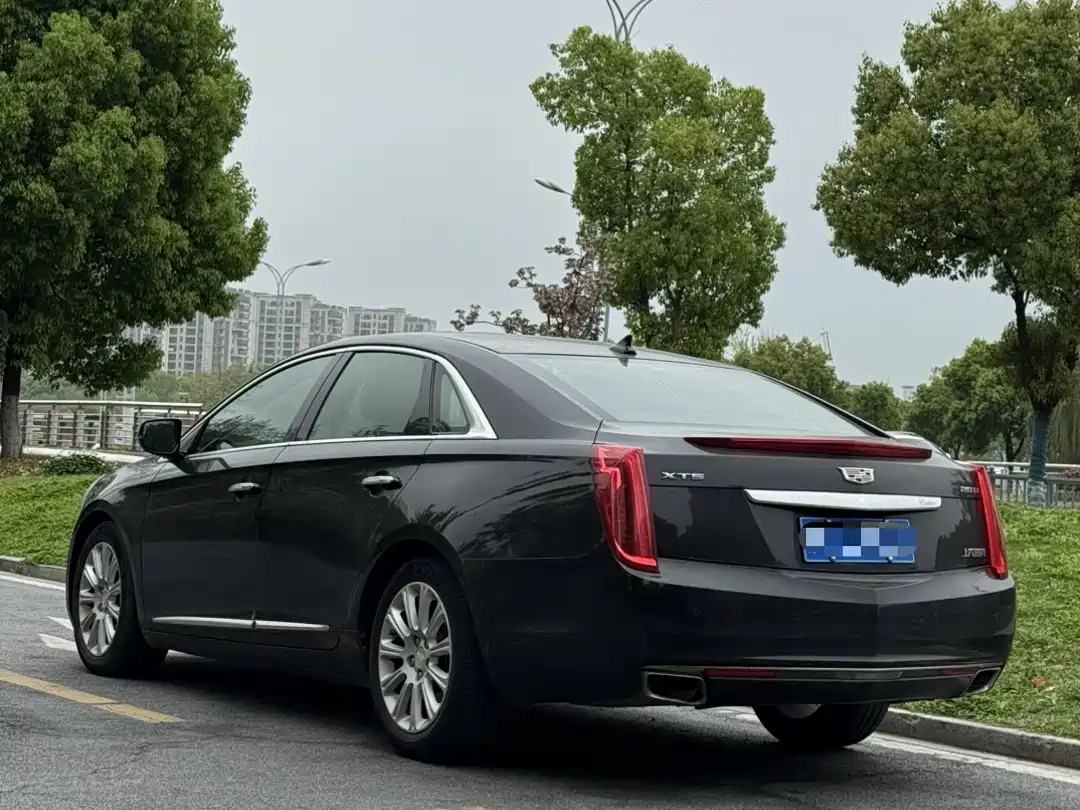 CADILLAC XTS