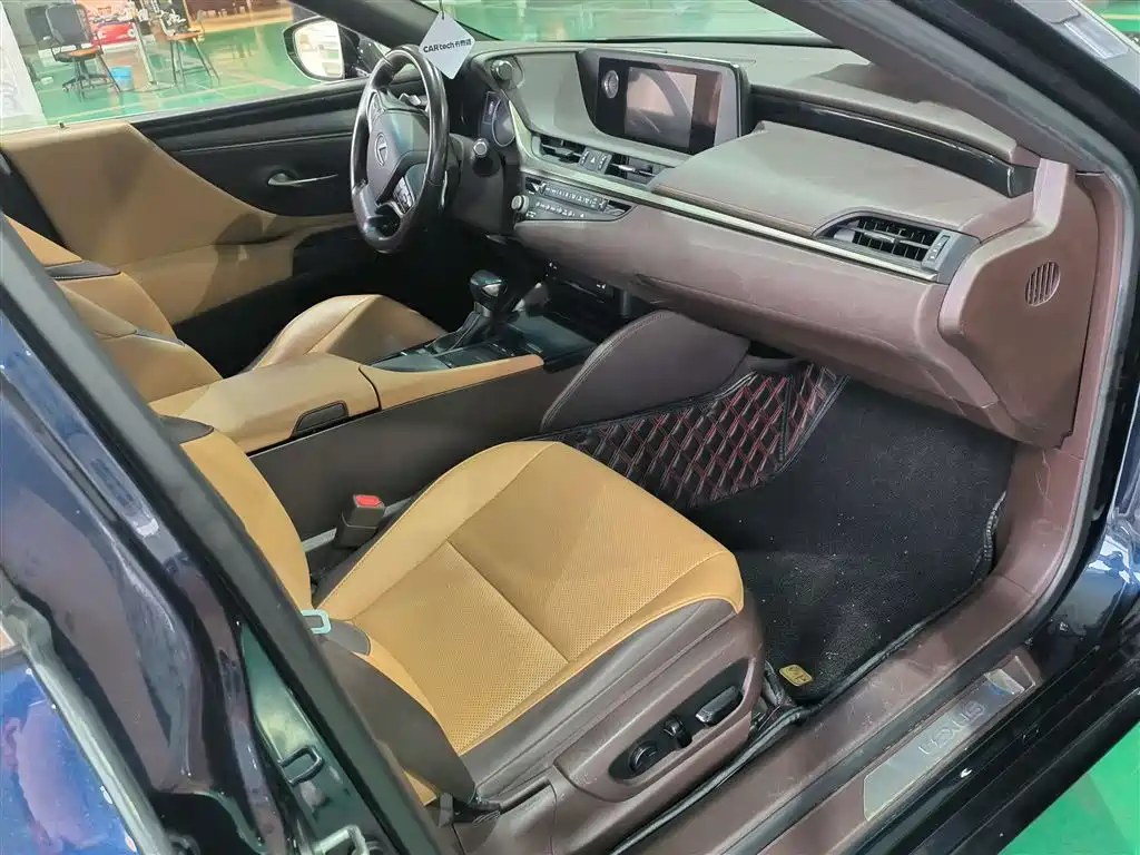 Lexus ES 2020 200 Excellence фото 9