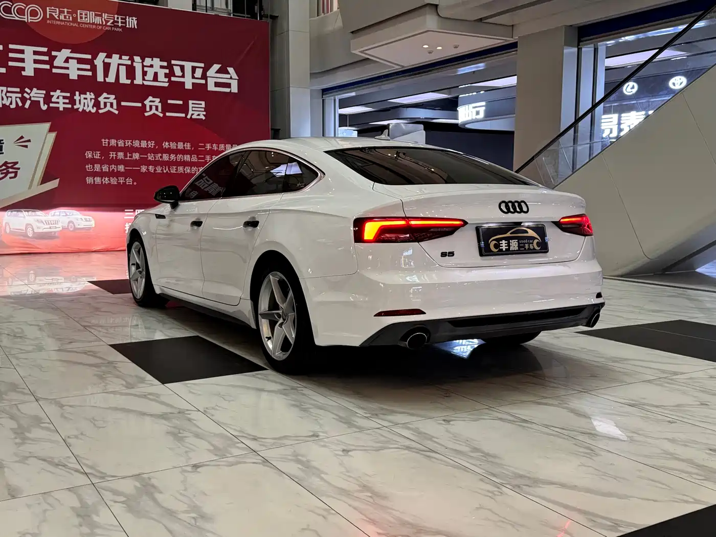 Audi A5 (Import) 2017 Sportback 40 TFSI Fashion фото 27