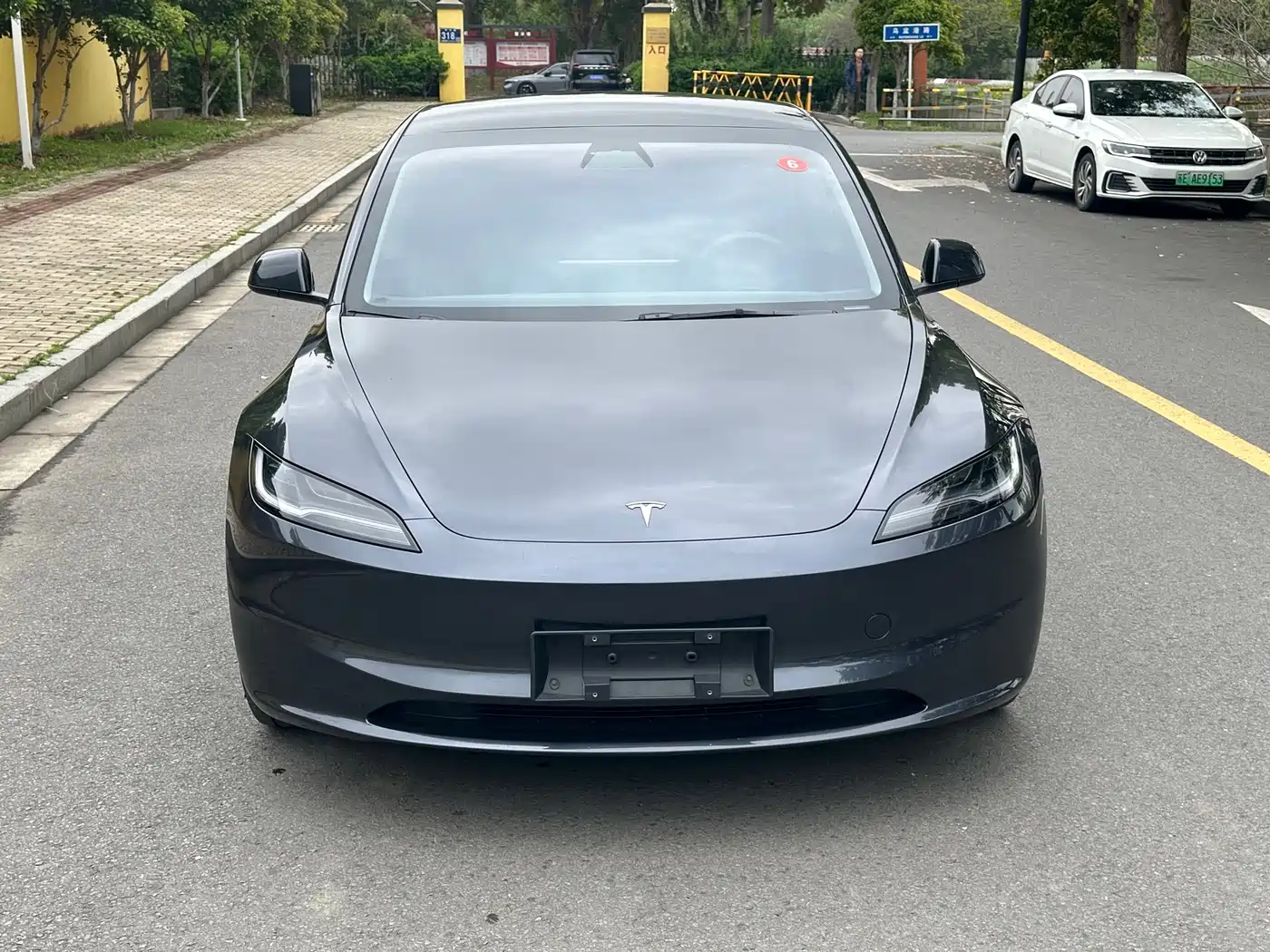 TESLA MODEL 3