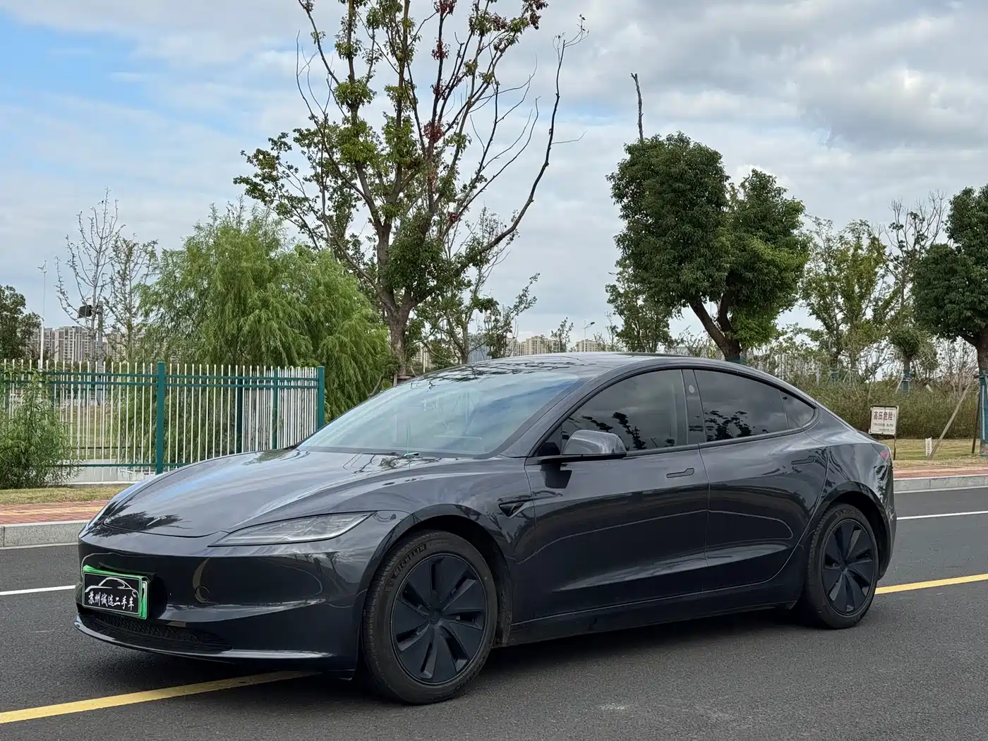 TESLA MODEL 3