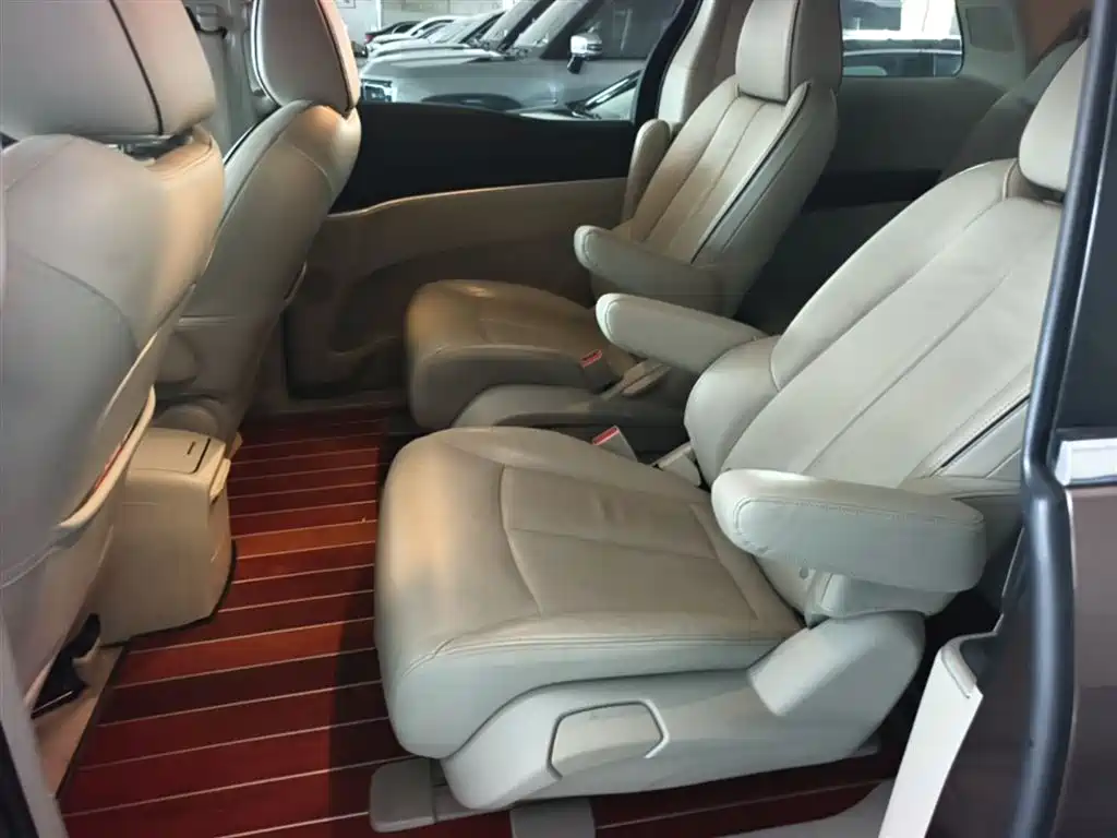 Фото 17 - Buick GL8