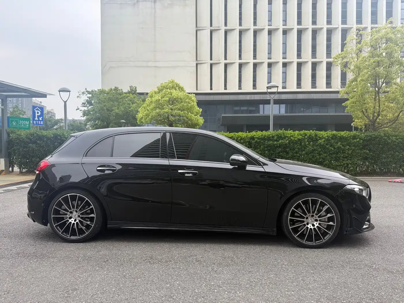 Mercedes-Benz A-Class AMG (Import) 2023 AMG A 35 4MATIC фото 4
