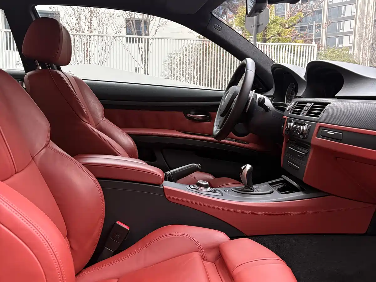 BMW M3 2011 M3 Coupe Carbon Fiber Roof Edition фото 11