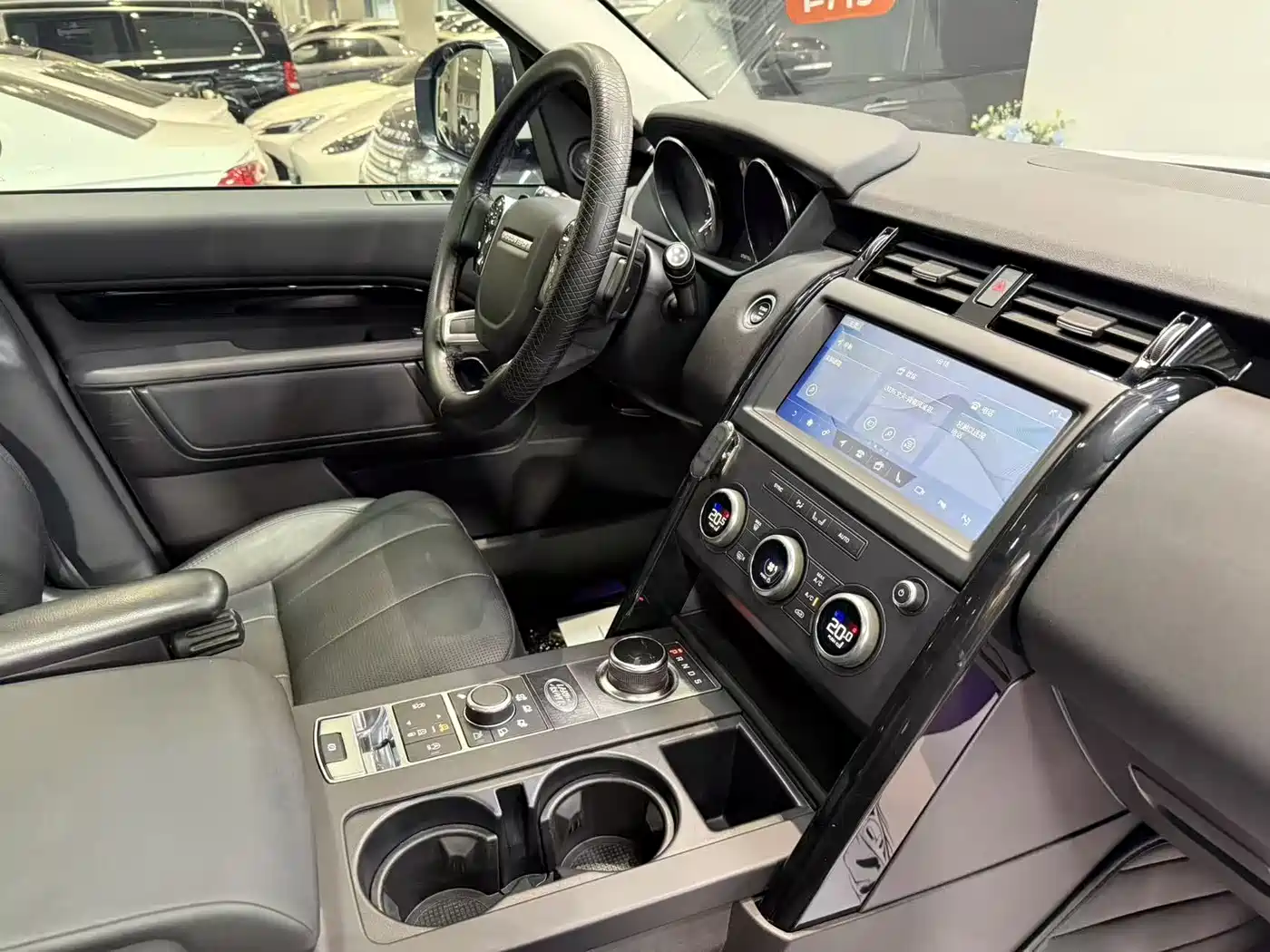 Land Rover Discovery 2019 3.0 SC V6 SE фото 35