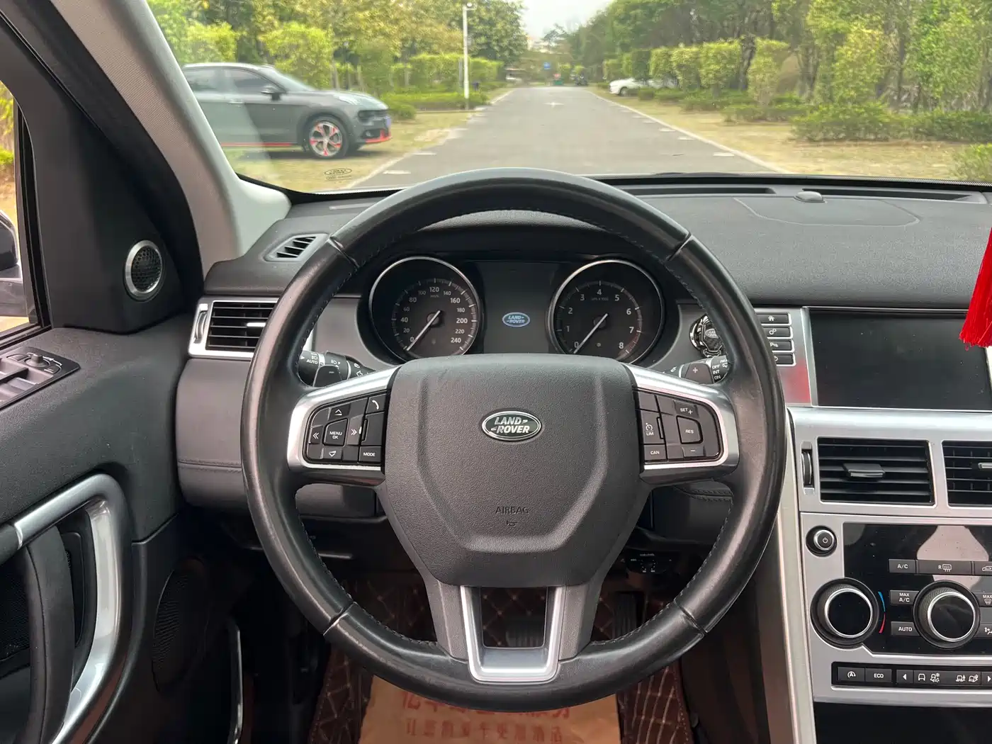 Land Rover Discovery Sport 2017 2.0T SE фото 14