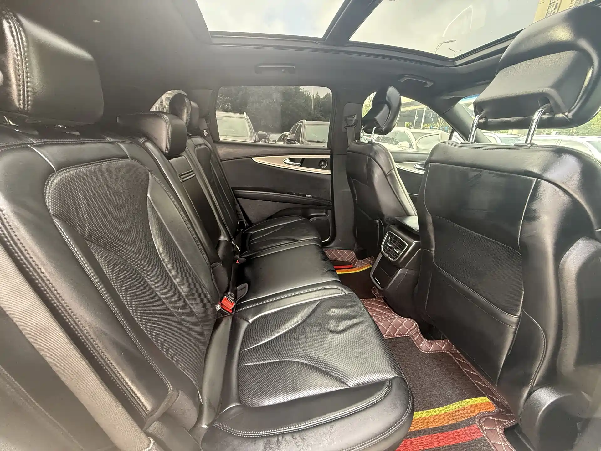 Photo 8 - Lincoln MKX
