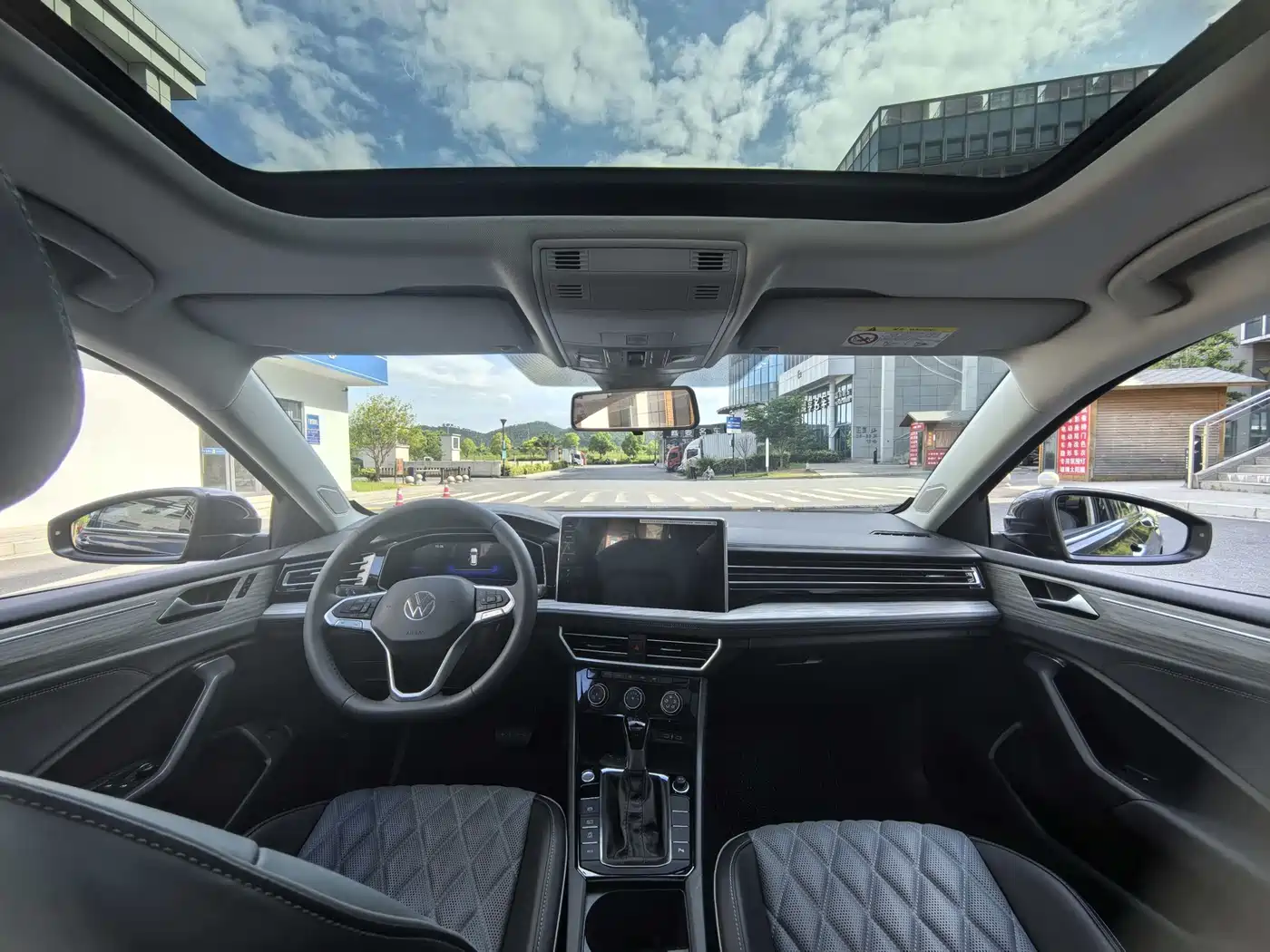 Volkswagen Sagitar 2023 300TSI DSG Surpassing Edition фото 9