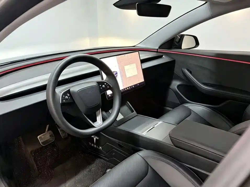Photo 4 - Tesla Model 3