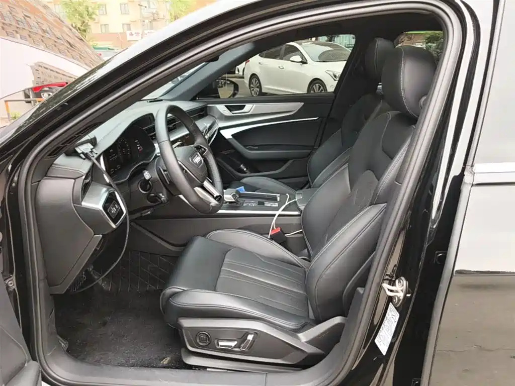 Audi A6L 2025 40 TFSI Luxury Sport фото 15