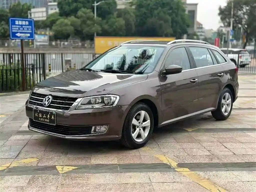 Volkswagen Lavida Tour 2013 1.6L Automatic Trend Style