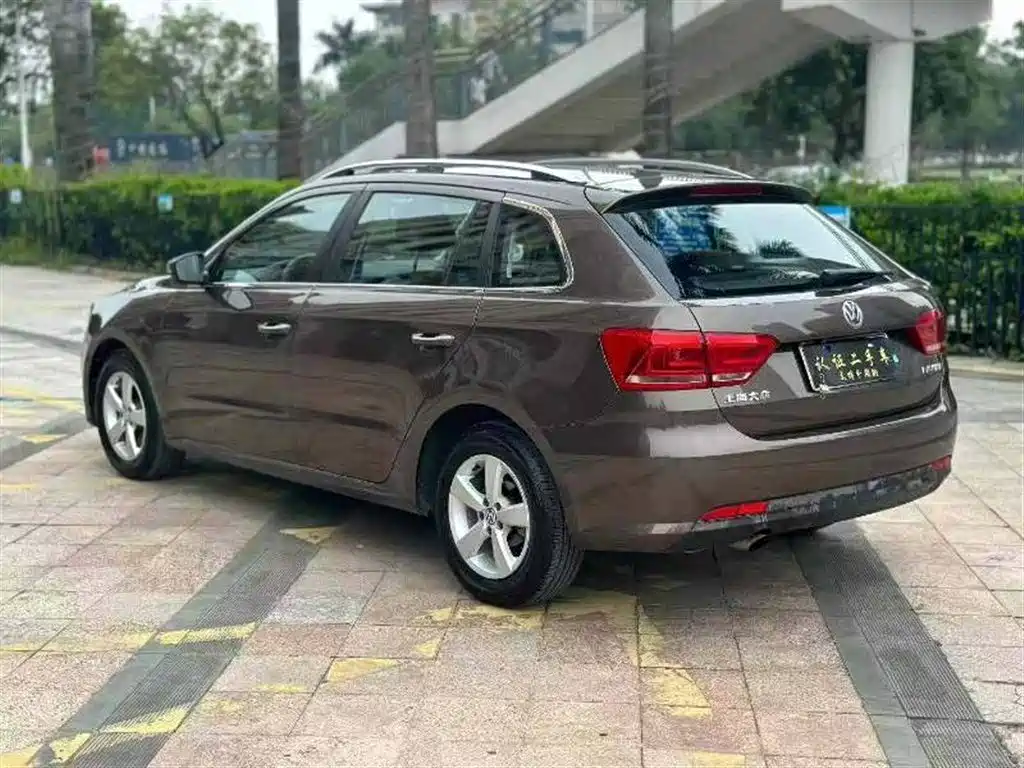Volkswagen Lavida Tour 2013 1.6L Automatic Trend Style фото 4