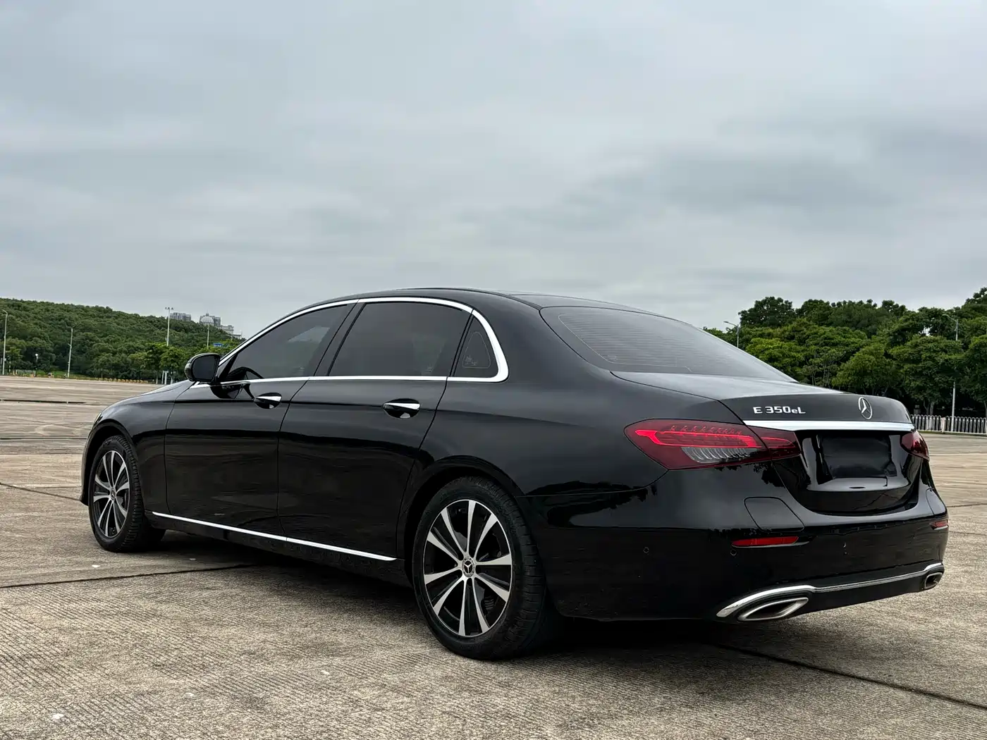 Mercedes-Benz E-Class New Energy 2022 E 350 e L Plug-in Hybrid Sedan фото 5