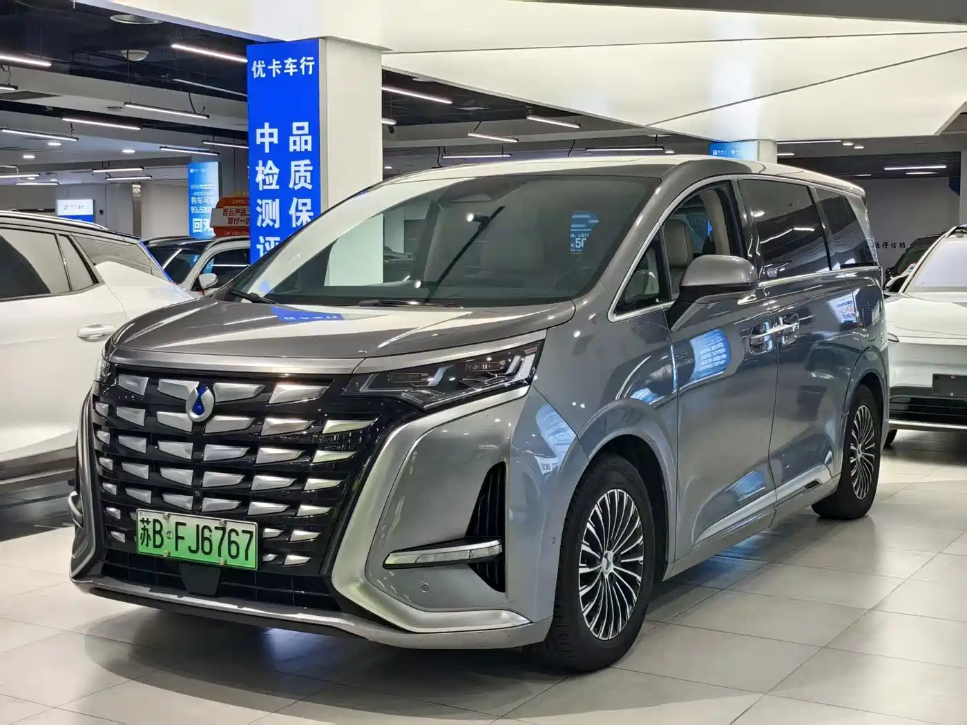 Denza D9 2023 2022 DM-i 970 AWD Flagship