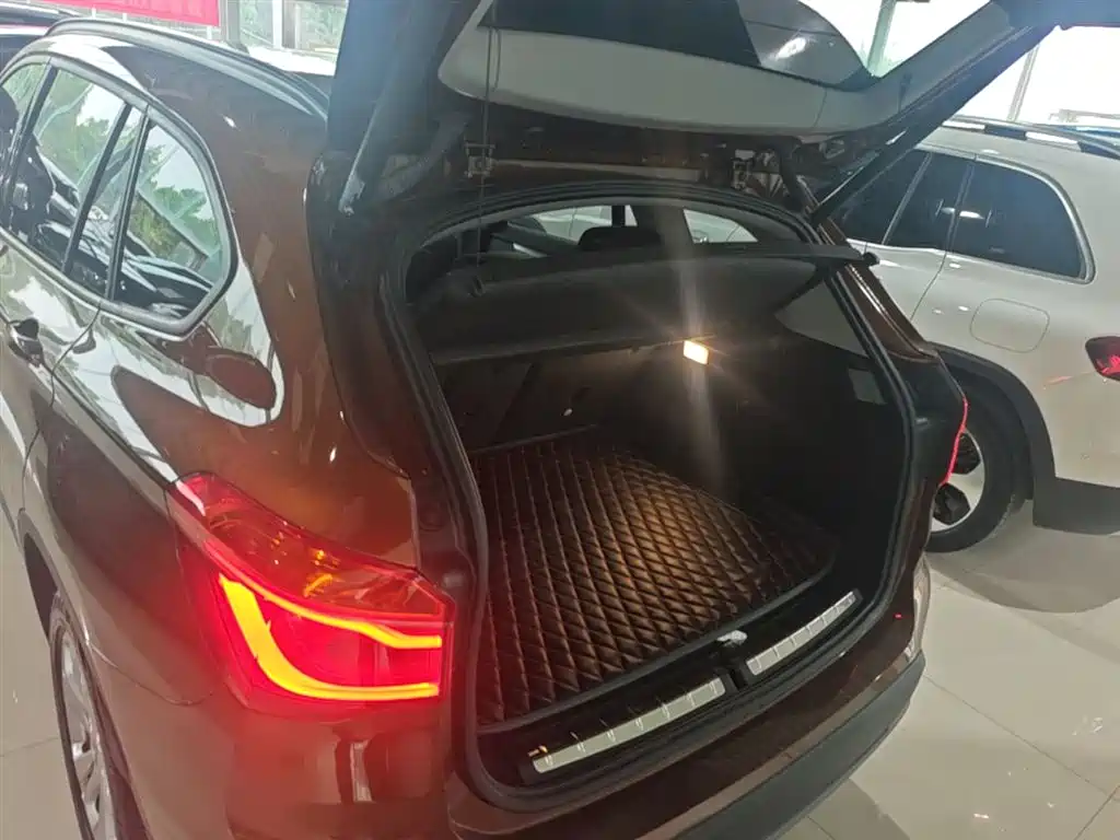 BMW X1 2016 sDrive18Li Premium Model фото 19