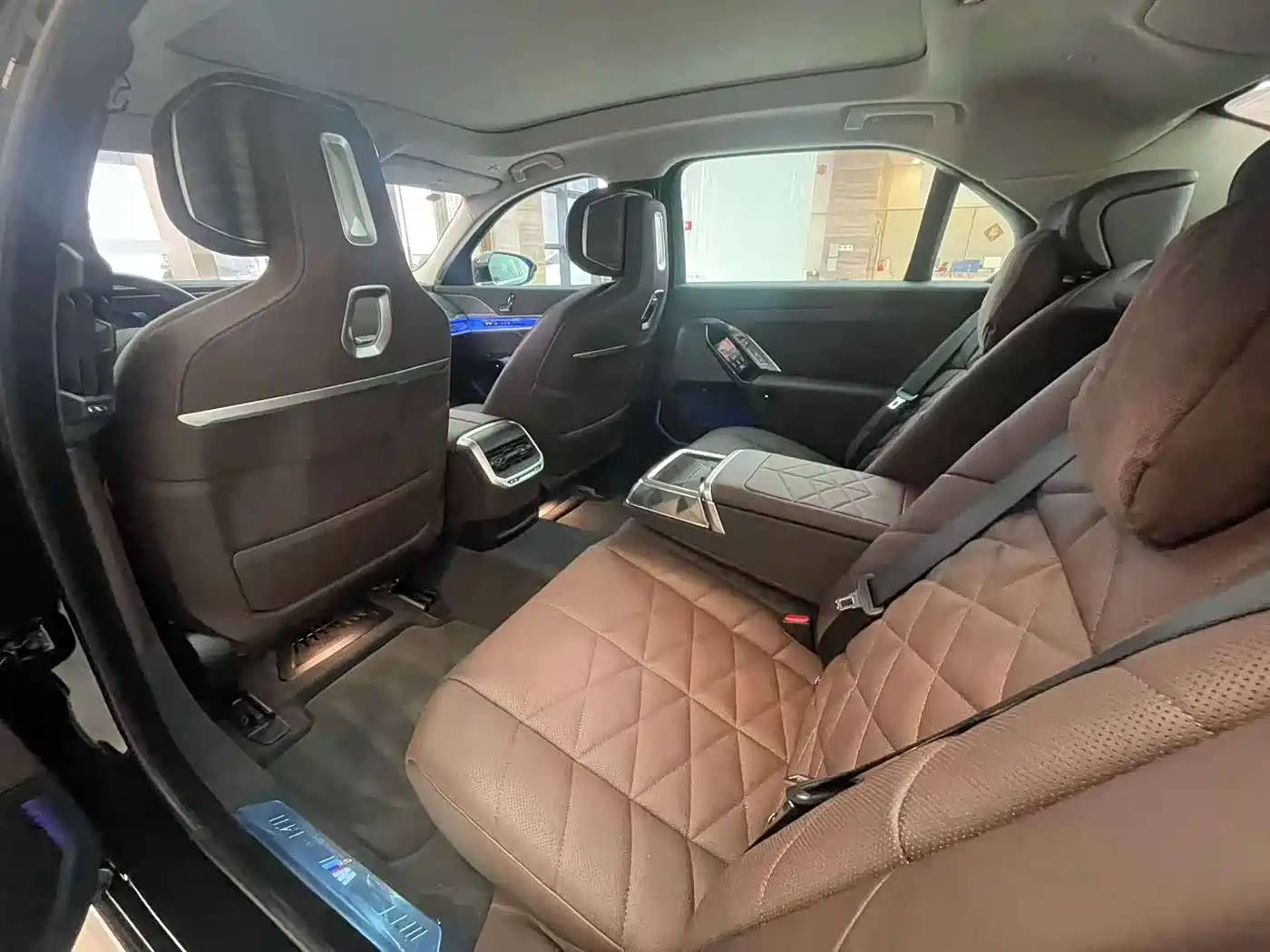 BMW 7 Series 2023 Model 740Li Leading M Sport Package фото 11