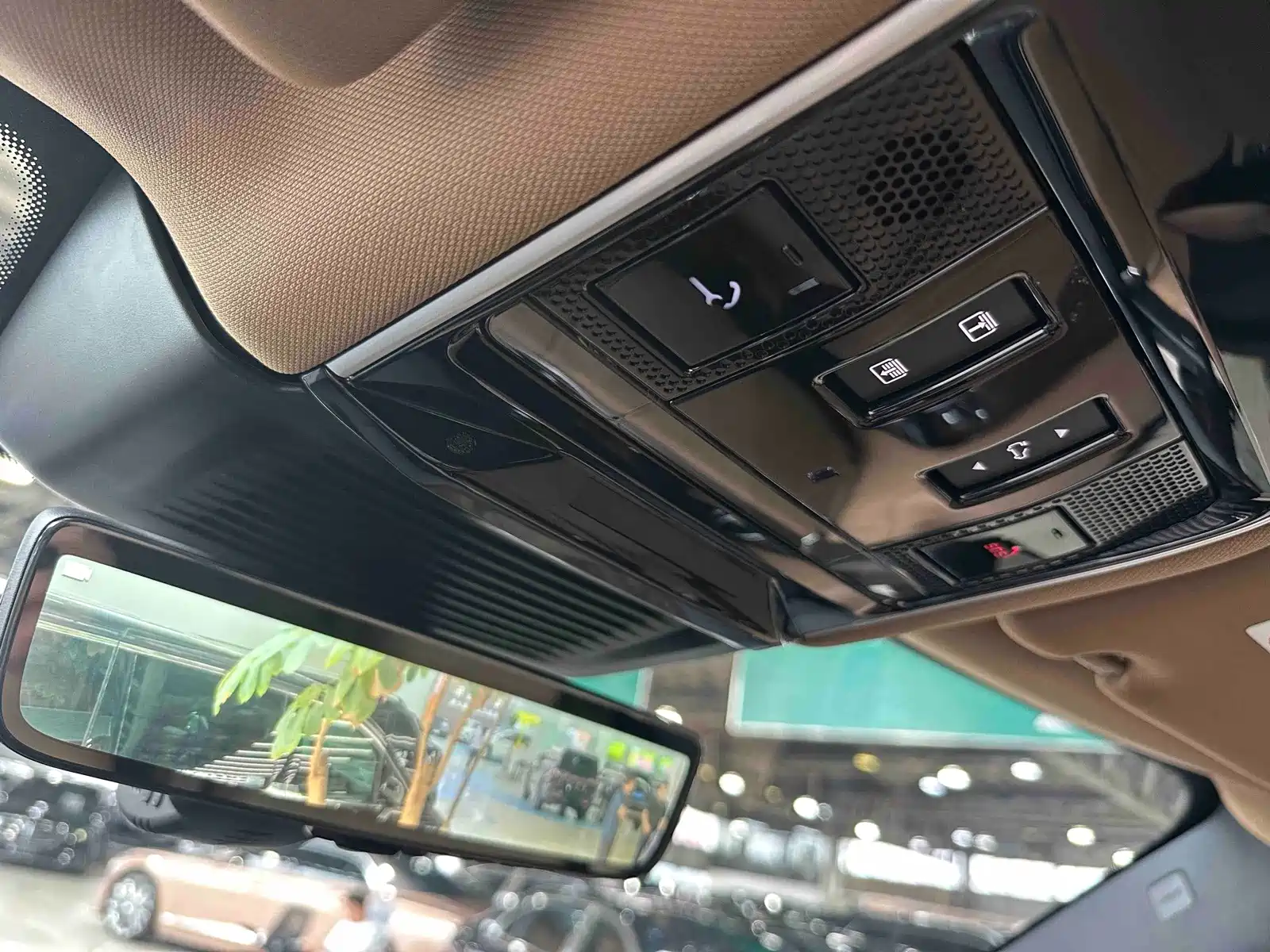 Photo 10 - Land Rover Range Rover