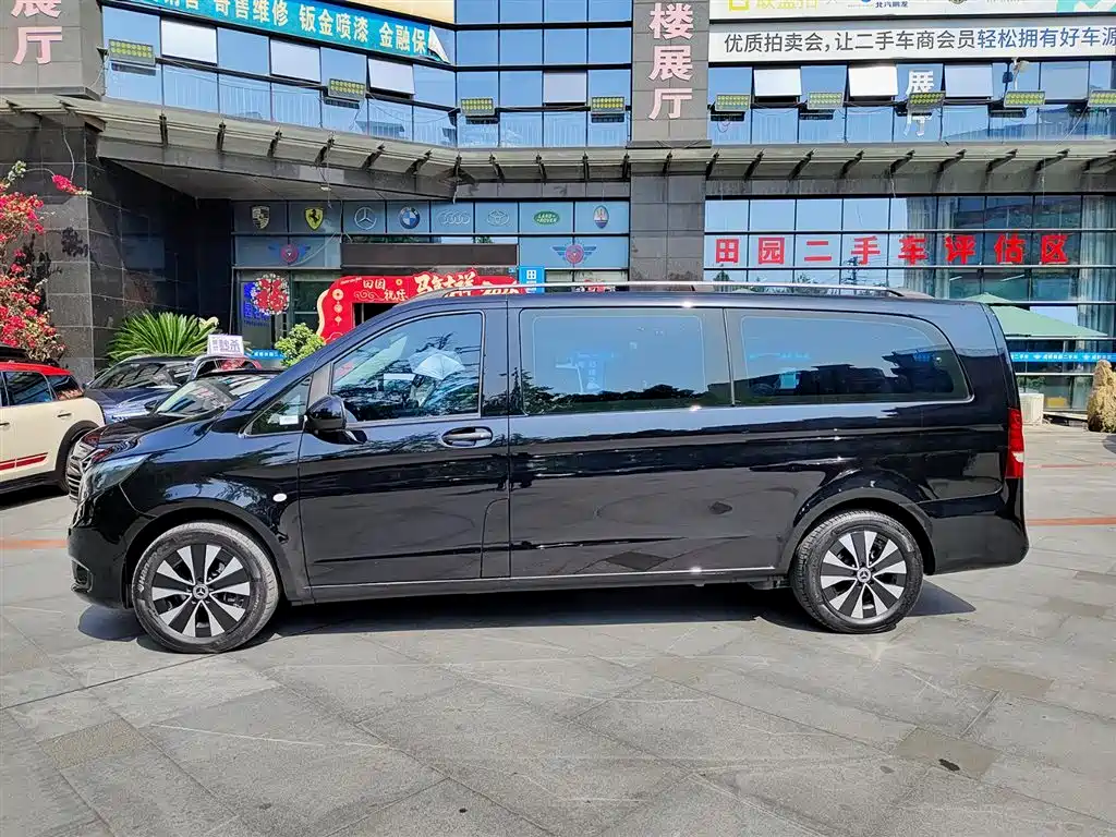 Mercedes-Benz Vito 2023 2.0T Elite 7-Seater фото 3
