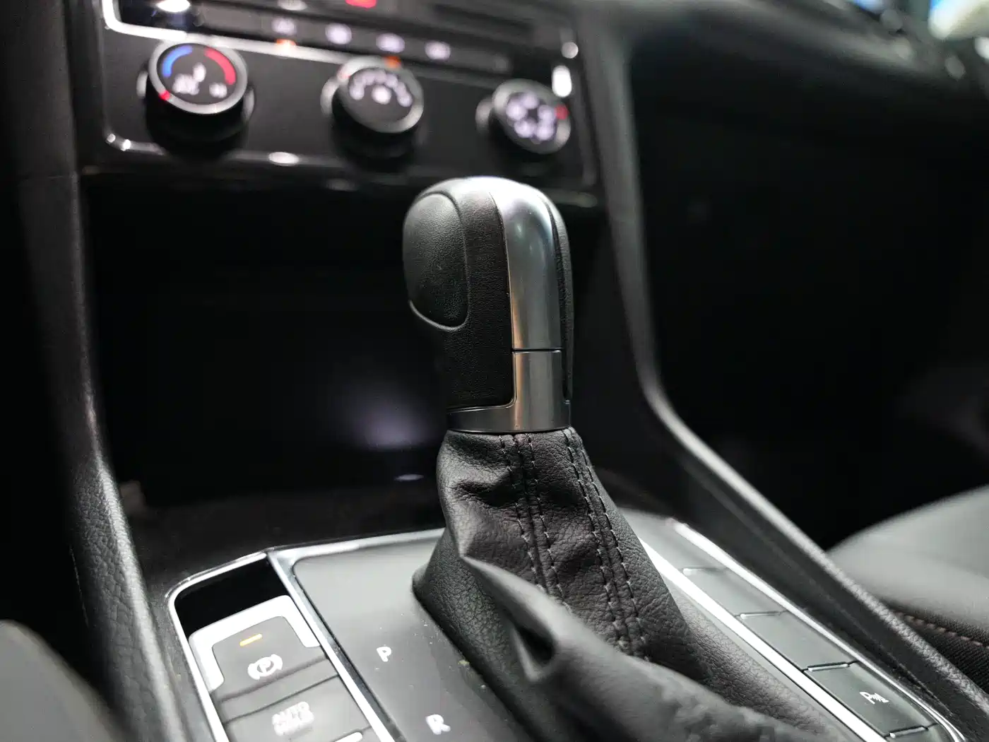 Volkswagen Golf Sportsvan 2018 230TSI Automatic Progressive фото 8