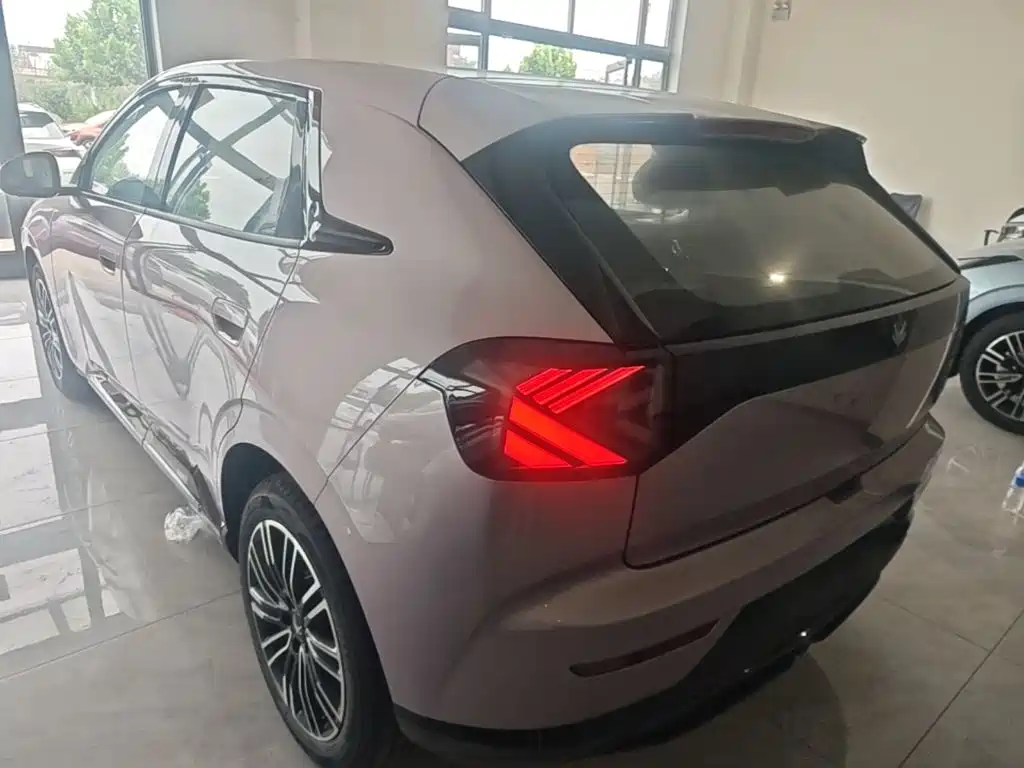 ARCFOX T1 2026 2025 425 Mid-range Version