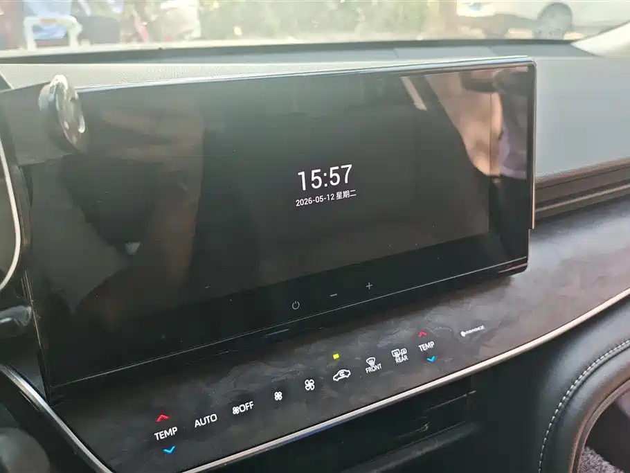 Toyota Camry 2024 Hybrid 2.0HGVP Luxury Edition фото 13