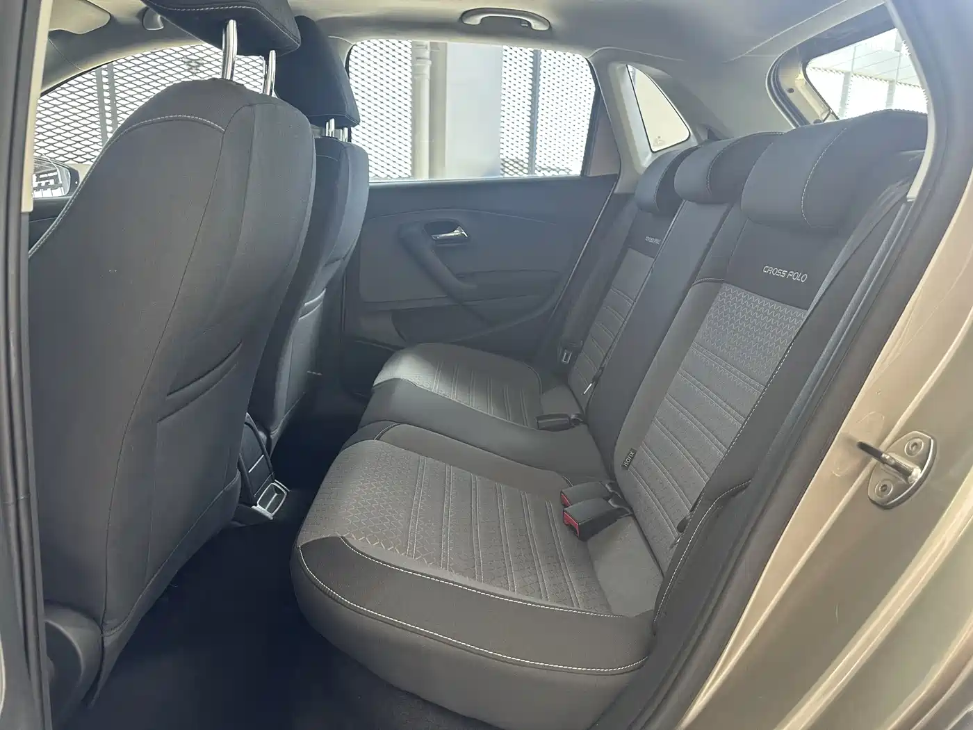 Volkswagen Polo 2014 1.6L Cross Polo Automatic фото 5