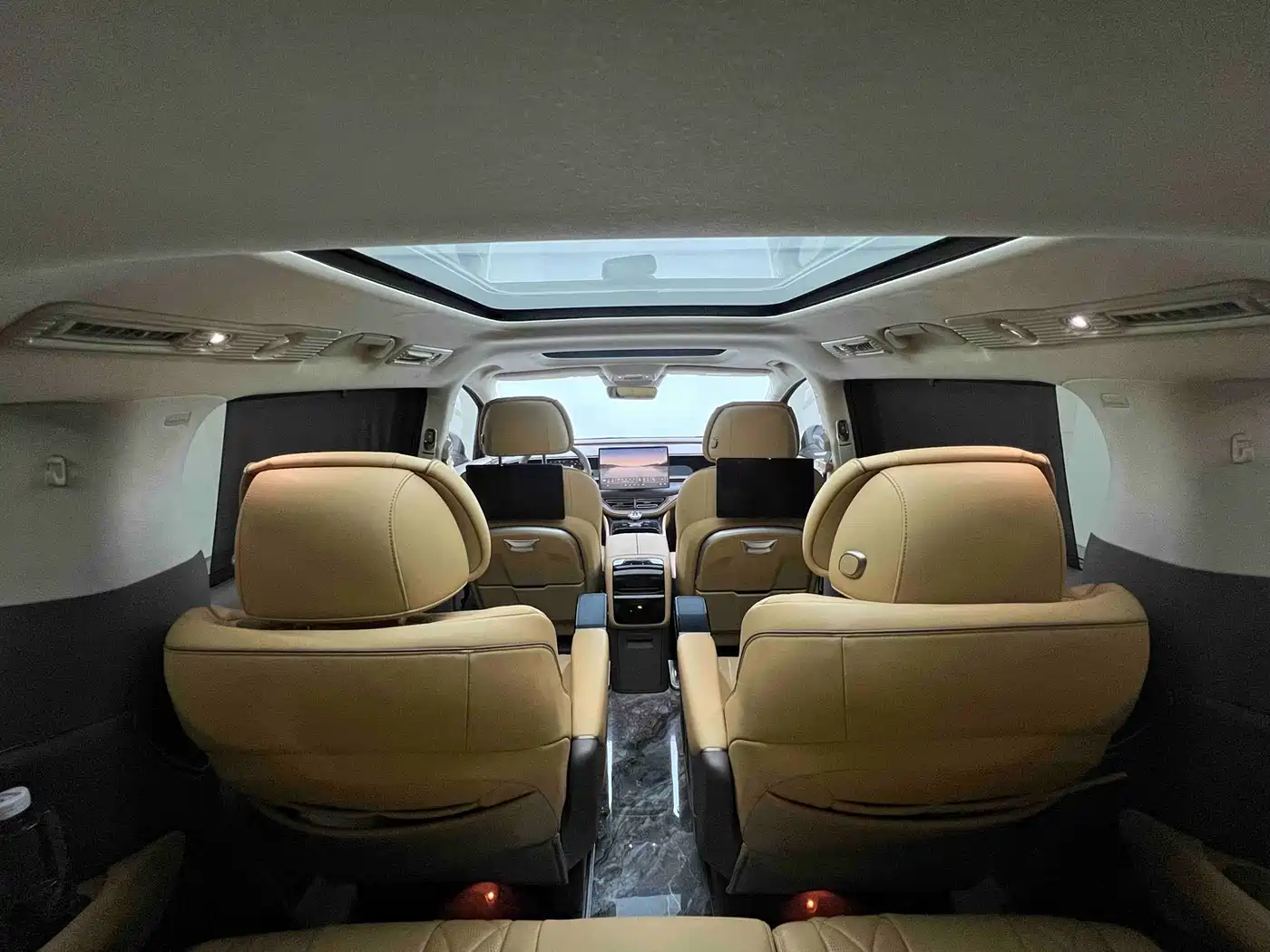 Denza D9 2022 DM-i 970 AWD Flagship фото 6