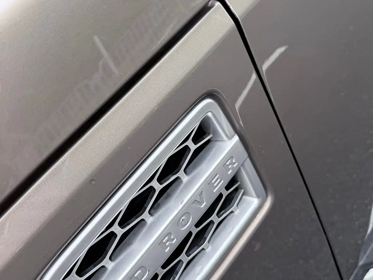 Land Rover Discovery 2015 3.0 SDV6 HSE Diesel фото 14