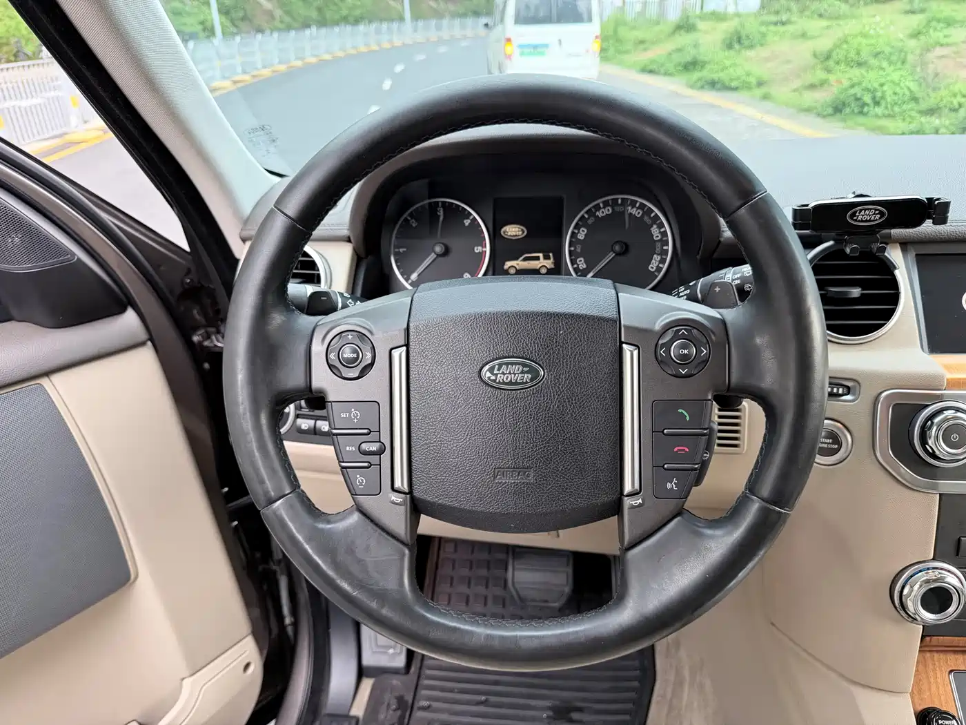 Land Rover Discovery 2015 3.0 SDV6 HSE Diesel фото 6