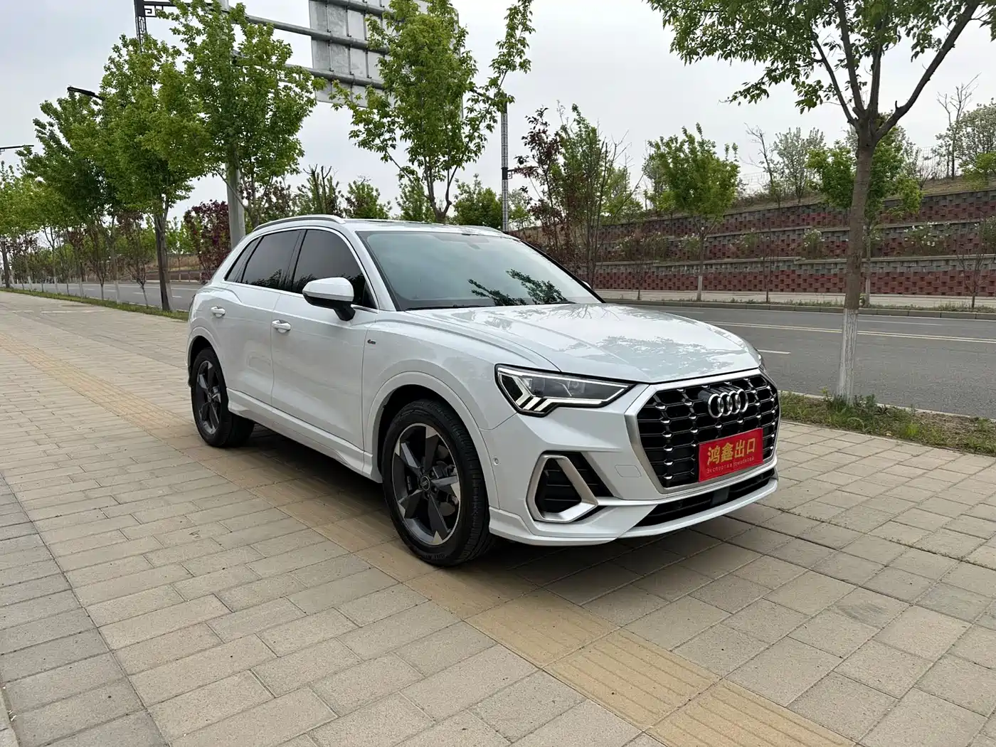 AUDI Q3