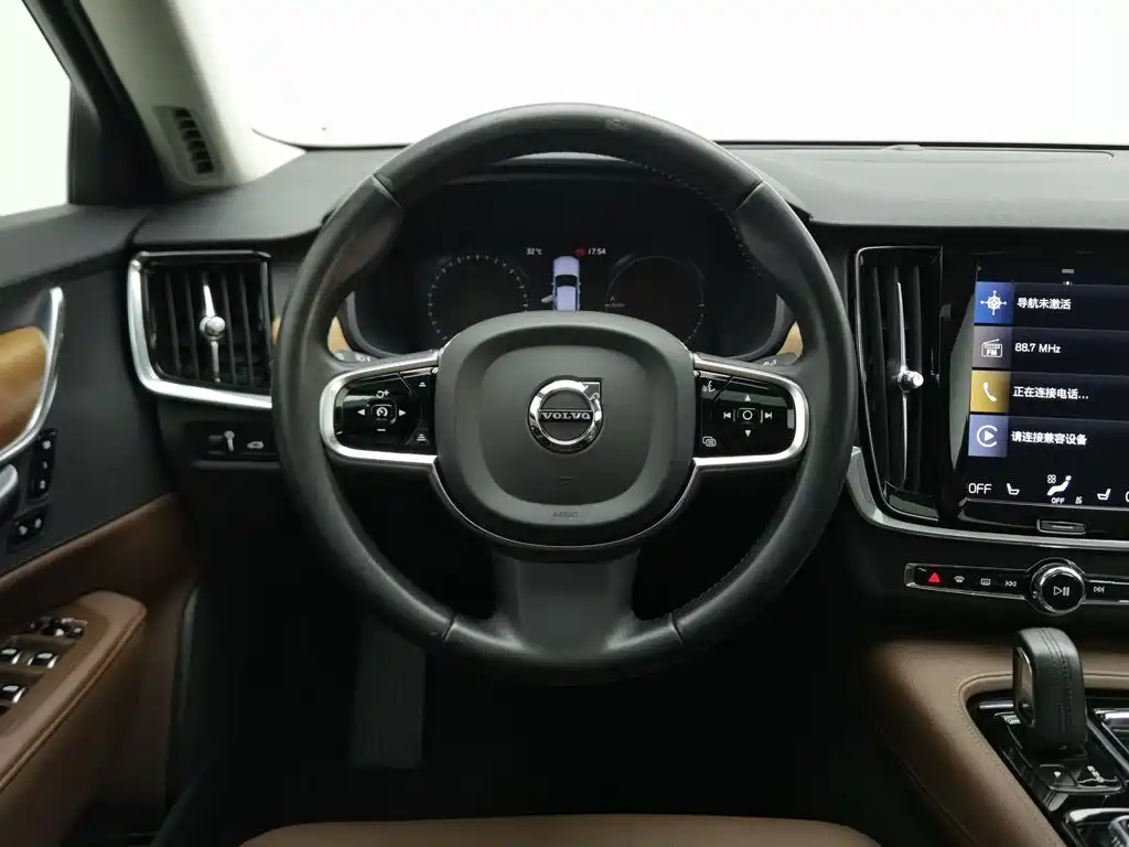 صورة 11 - Volvo S90 Plug-in Hybrid