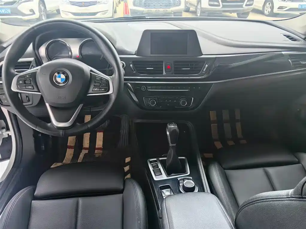 BMW 1 Series 2018 118i Fashion Edition фото 4