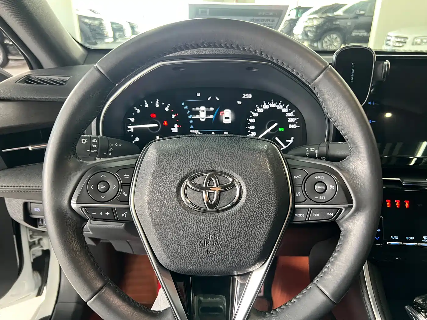 Toyota Avalon 2023 2.0L Luxury Edition фото 12