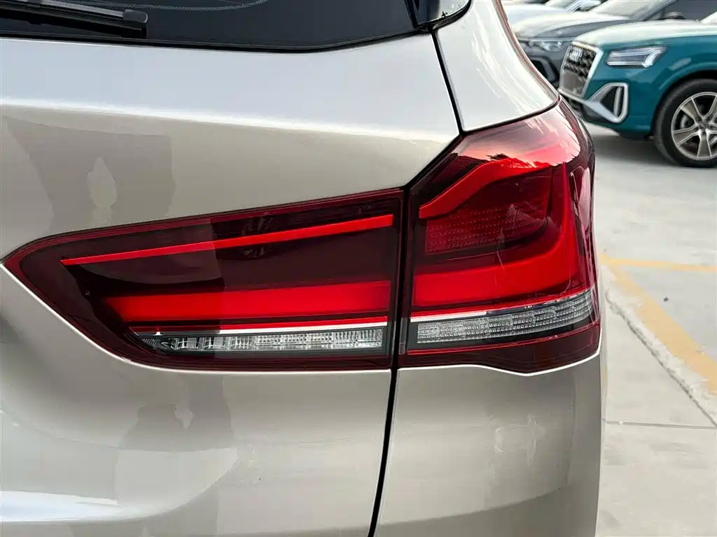 BMW X1 2022 sDrive20Li Fashion фото 9