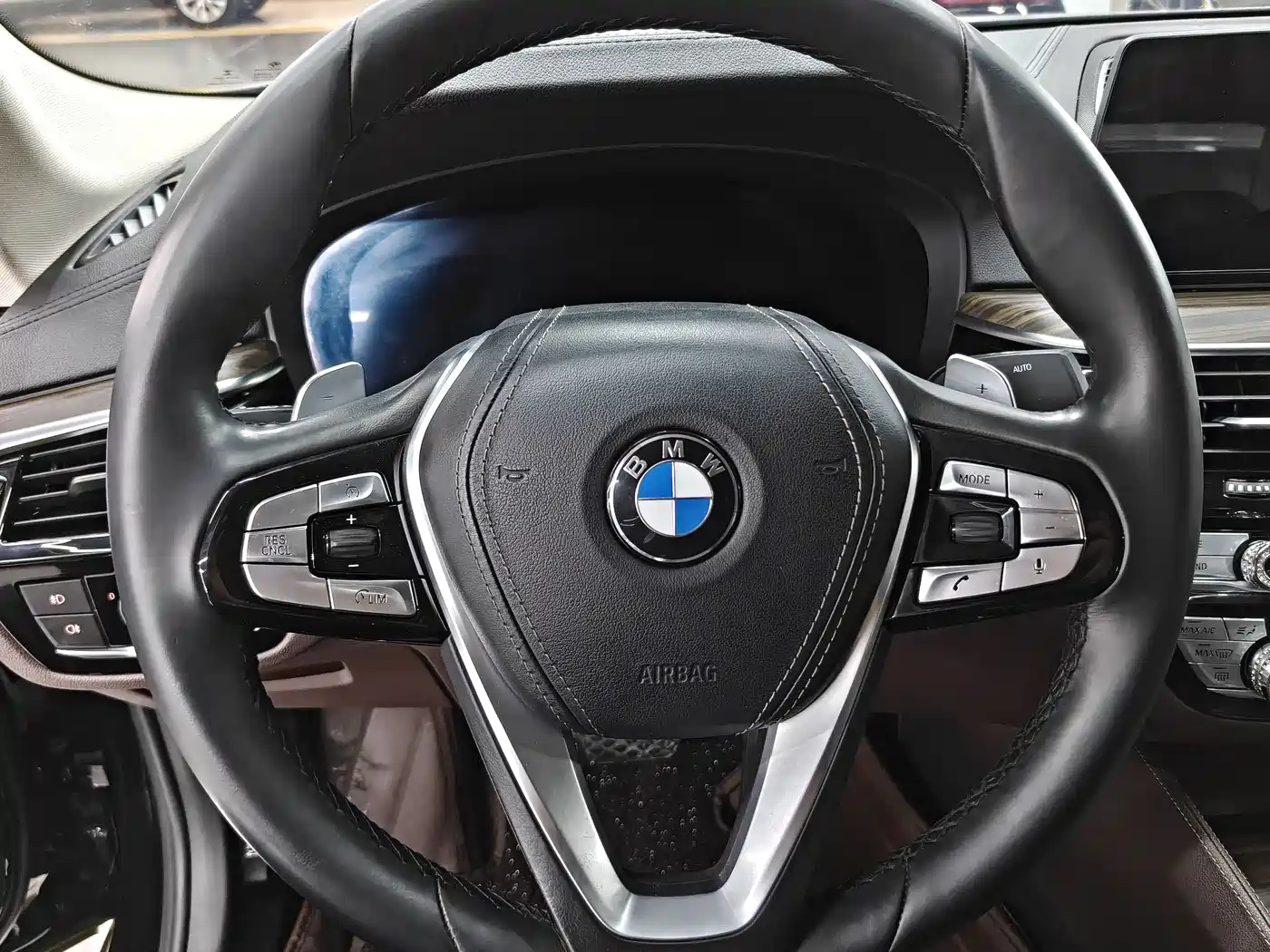 BMW 5 Series 2019 530Li Premium Luxury Package фото 6