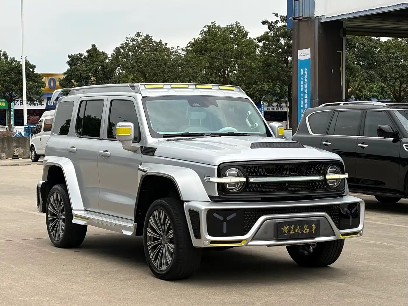 TANK CO CREATION TANK 300