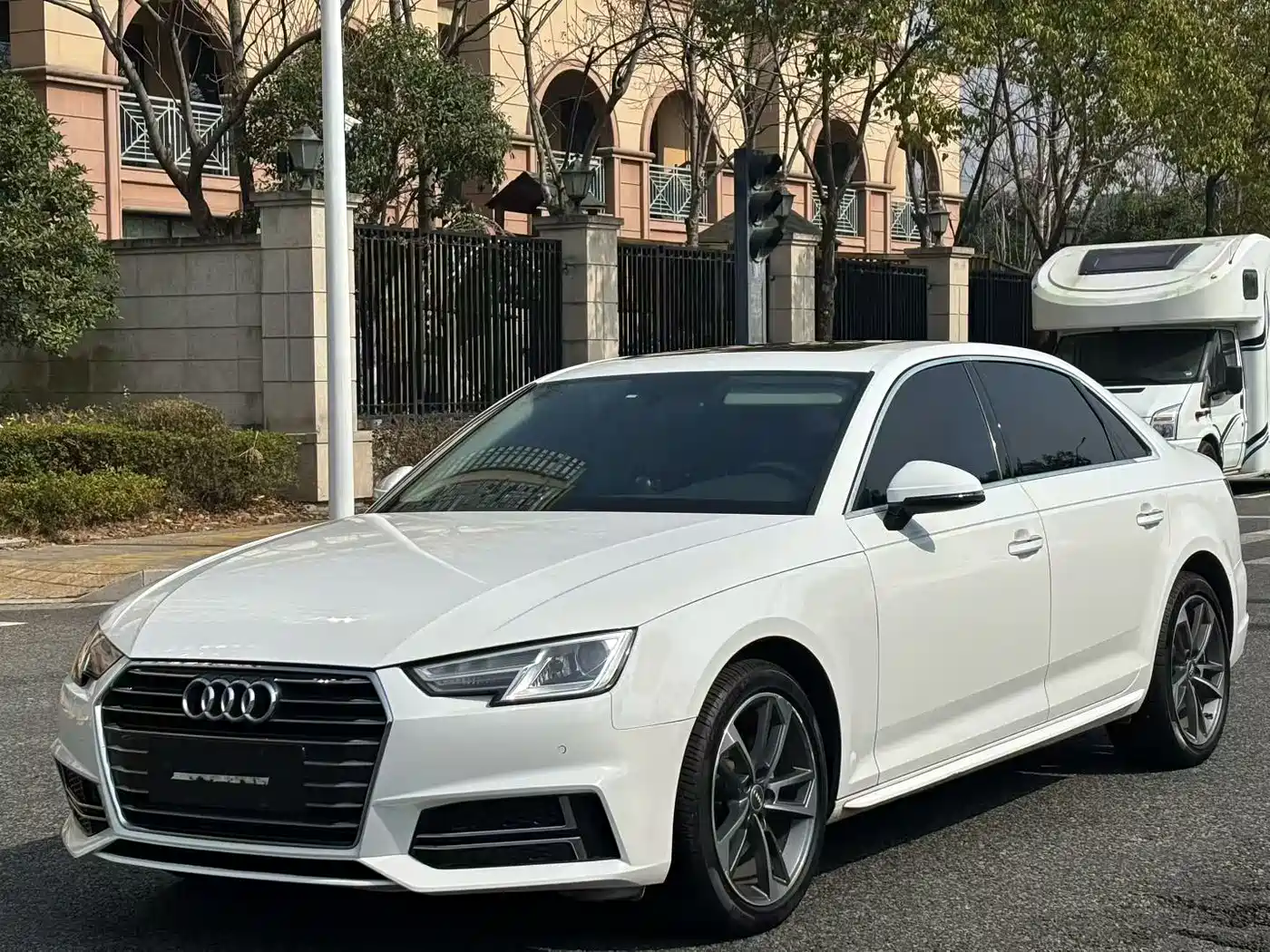 Audi A4L 2019 40 TFSI Progressive (China V)