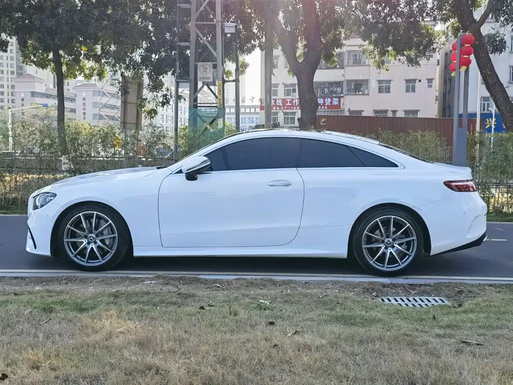 MERCEDES-BENZ E CLASS