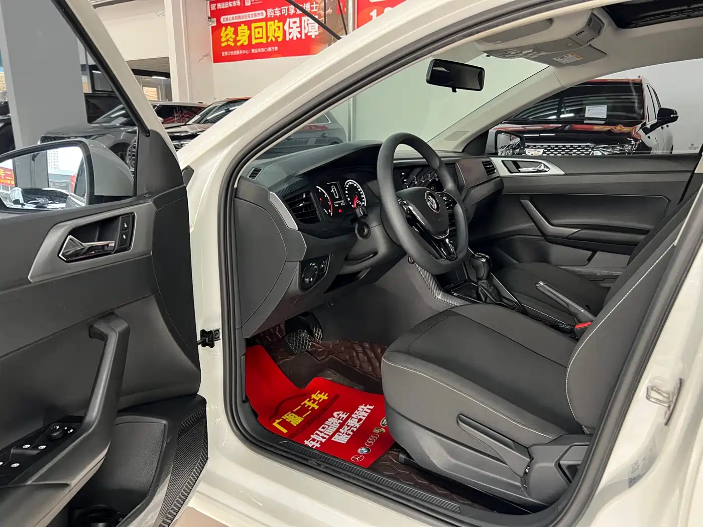 Volkswagen Polo 2019 Plus 1.5L Automatic Panorama Enjoyment Edition фото 7