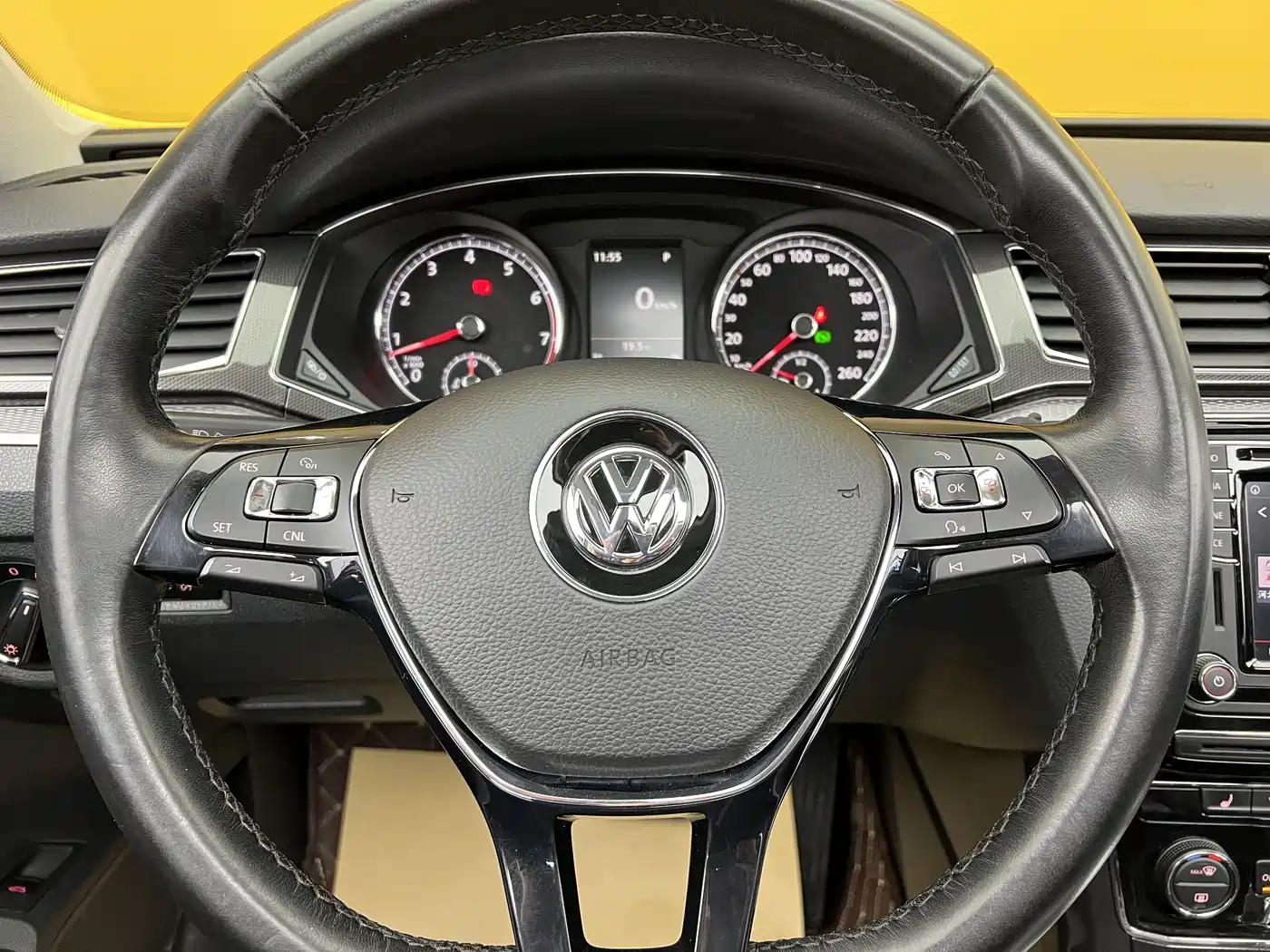 Volkswagen Passat 2017 330TSI DSG Luxury фото 12