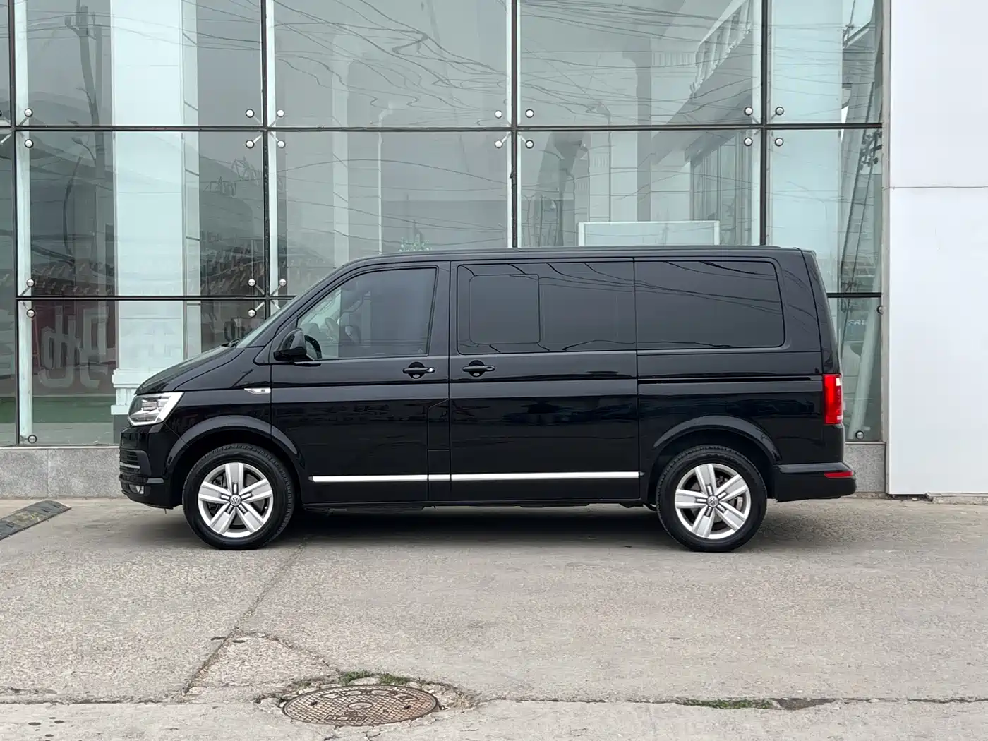 Volkswagen Multivan 2016 2.0TSI 4WD Prestige 7-Seater фото 8